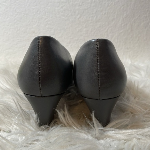 JOURNEE COLLECTION Luu Round Toe Pumps Mini Heel Grey Size 10 NEW - Picture 6 of 16